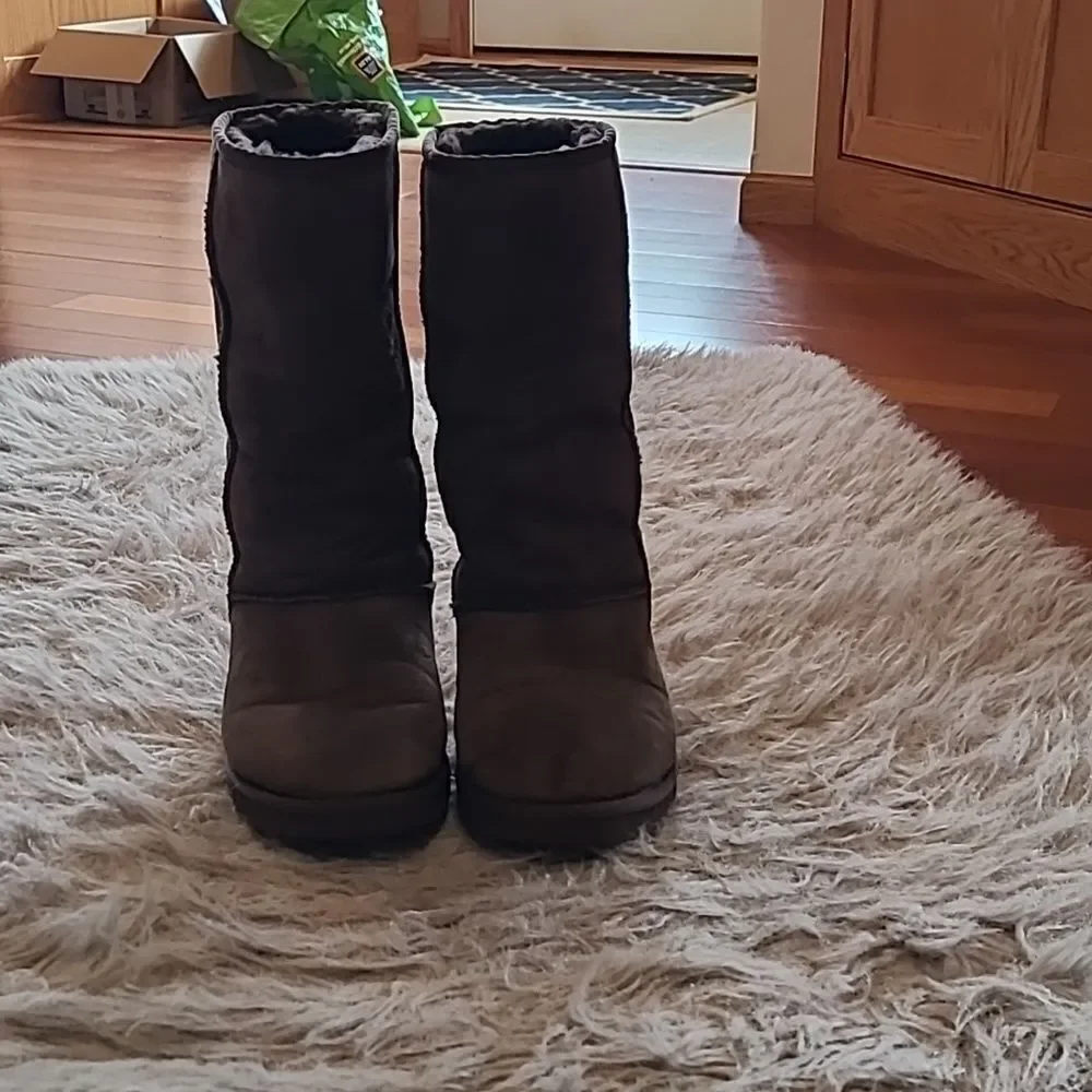 Ugg classic tall brown boots womens size 8‎